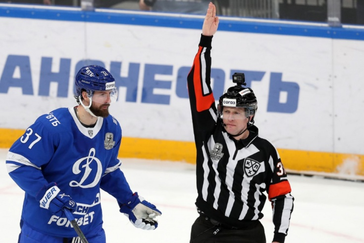 Арбитру матча КХЛ «Лада» — «Ак Барс» наложили три шва после попадания шайбы в лицо